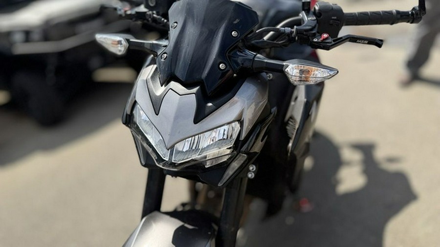 2023 Kawasaki Z900 ABS Metallic Black/Graphite Gray/Flat Black