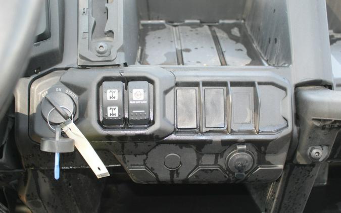 2025 Can-Am SSV DEFENDER MAX DPS HD7