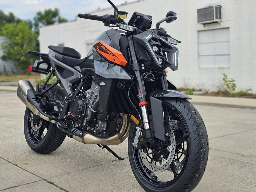 2024 KTM 990 Duke