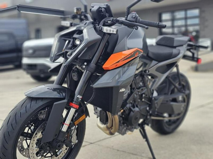 2024 KTM 990 Duke