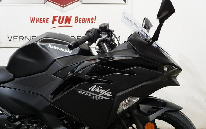 2026 Kawasaki Ninja® 500 ABS Metallic Flat Spark Black