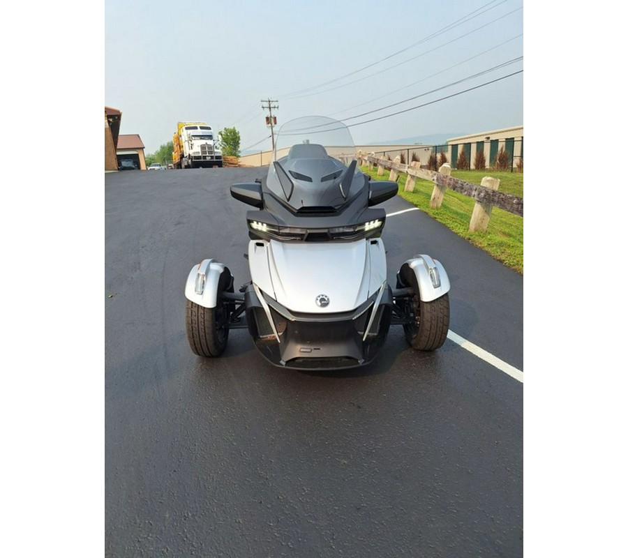 2025 Can-Am® Spyder RT Limited Dark Wheels
