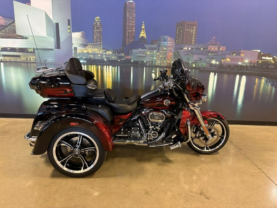 2022 Harley-Davidson CVO Tri Glide FLHTCUTGSE