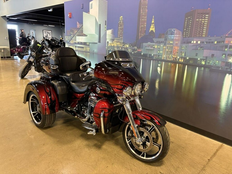 2022 Harley-Davidson CVO Tri Glide FLHTCUTGSE