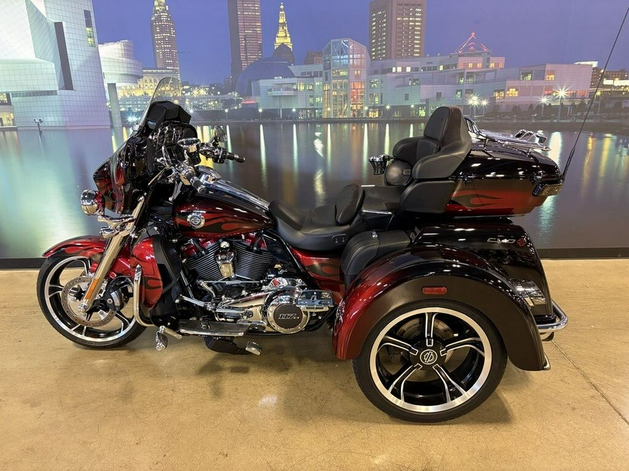 2022 Harley-Davidson CVO Tri Glide FLHTCUTGSE