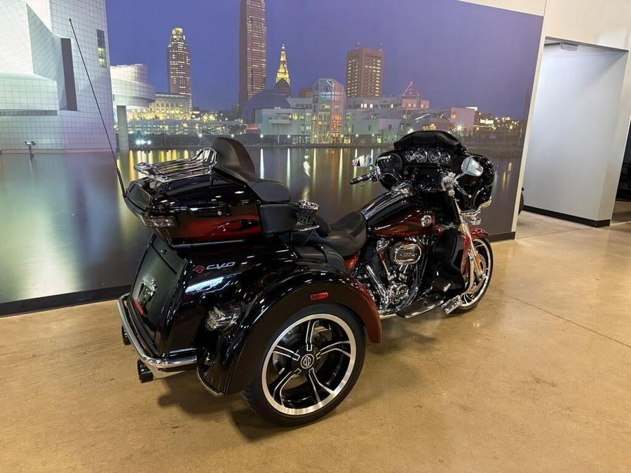 2022 Harley-Davidson CVO Tri Glide FLHTCUTGSE