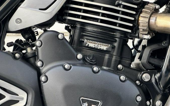 2026 Triumph Speed 400 Pearl Metallic WhitePhantom Black