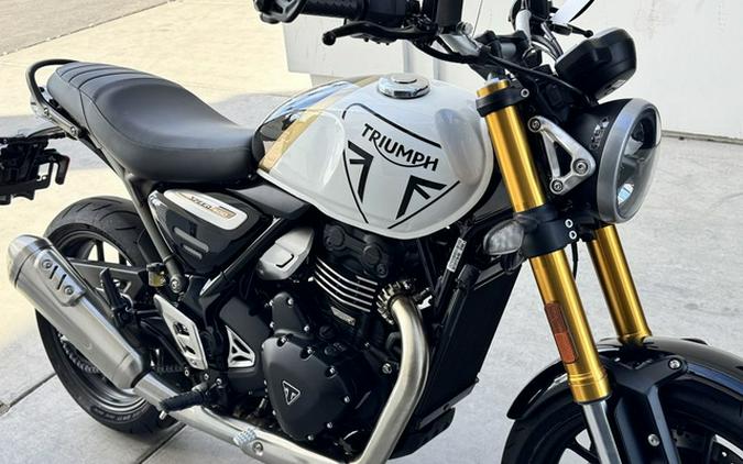 2026 Triumph Speed 400 Pearl Metallic WhitePhantom Black