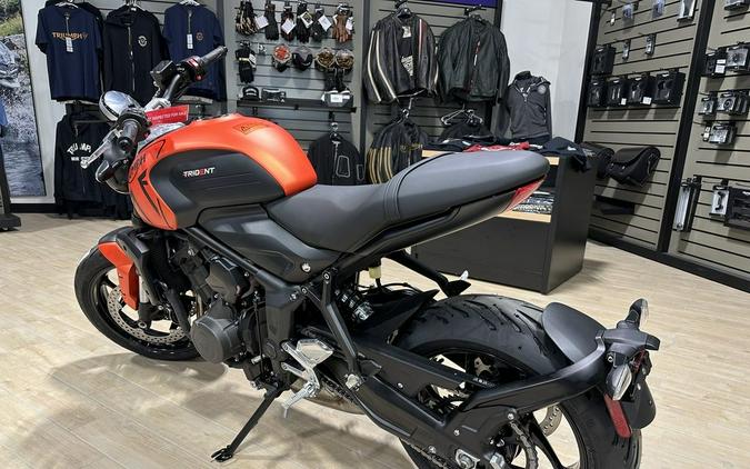 2023 Triumph Trident 660 Matte Baja Orange / Matte Storm Grey