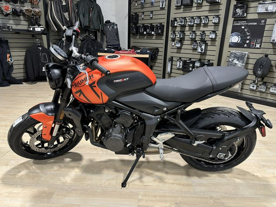 2023 Triumph Trident 660 Matte Baja Orange / Matte Storm Grey