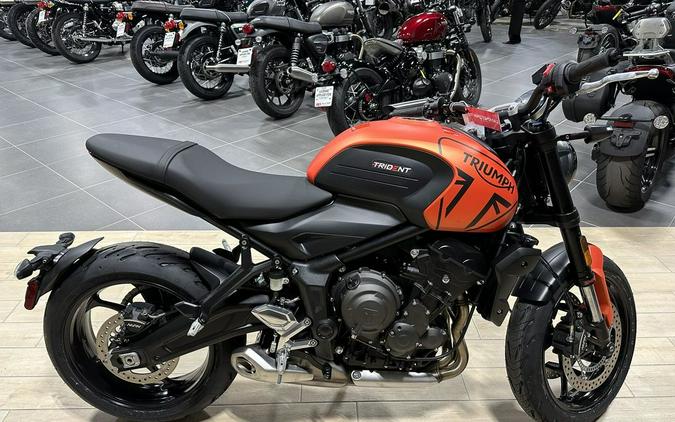 2023 Triumph Trident 660 Matte Baja Orange / Matte Storm Grey