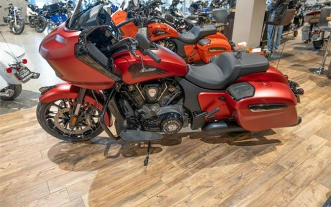 2024 Indian Motorcycle® Challenger® Dark Horse® w/PowerBand Audio Pkg Sunset Red Smoke