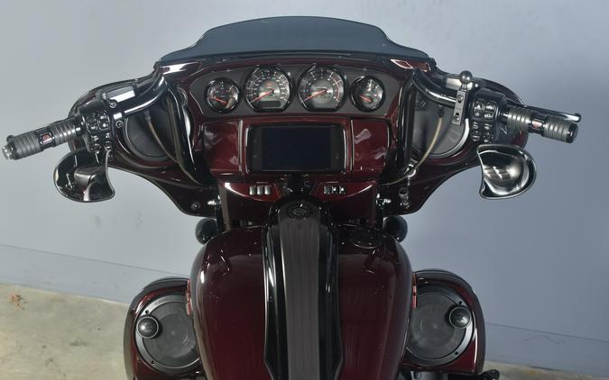 2019 Harley-Davidson CVO Street Glide Black Forest