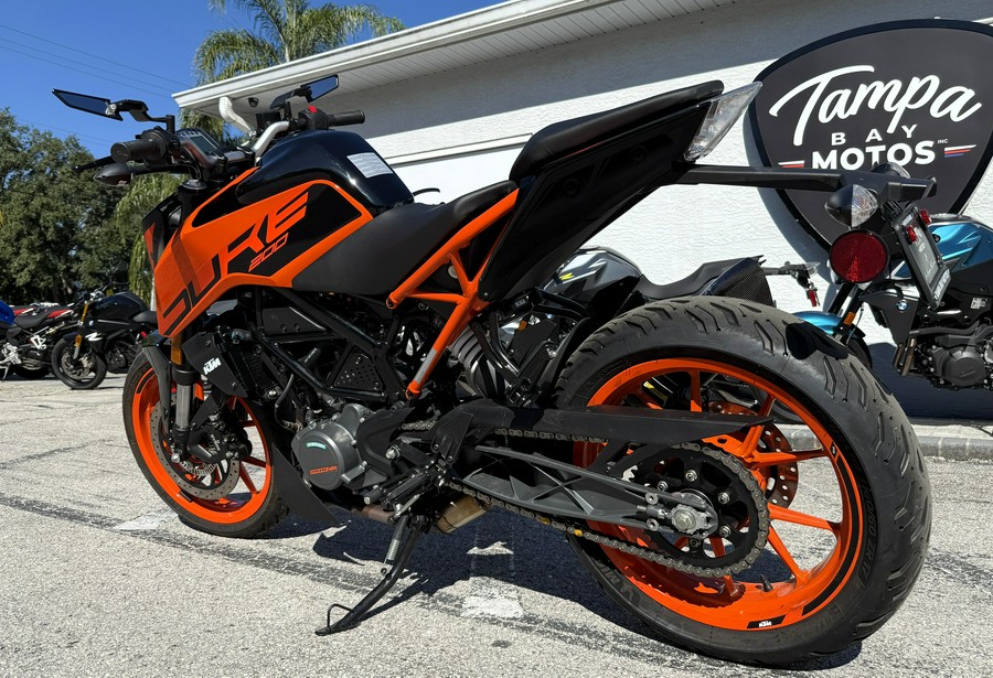 2023 KTM Duke 200