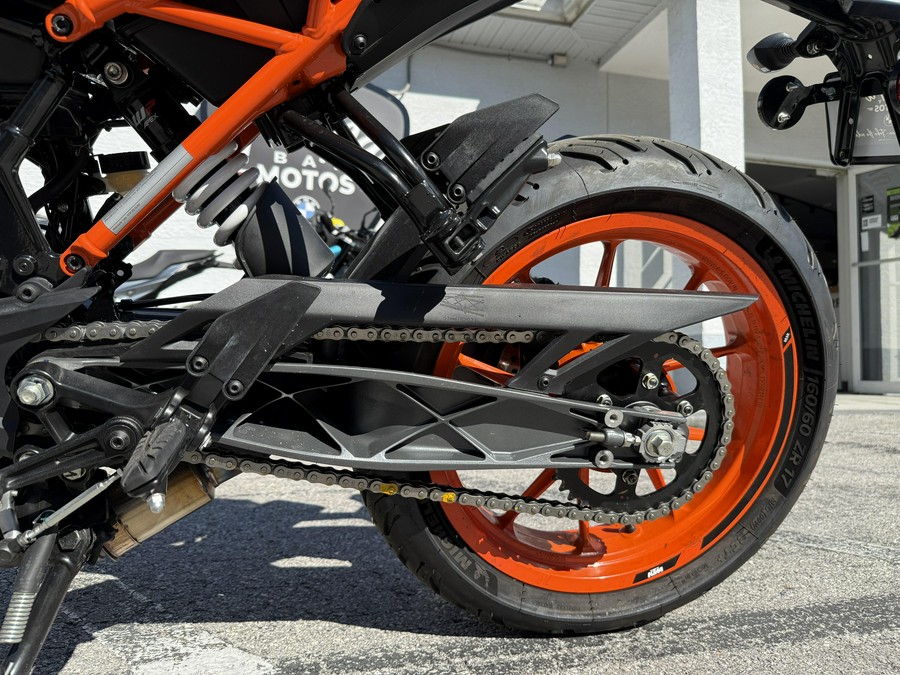 2023 KTM Duke 200