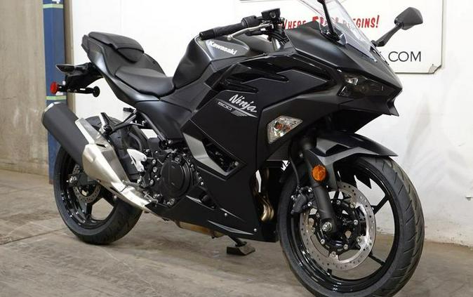 2026 Kawasaki Ninja® 500 ABS Metallic Flat Spark Black