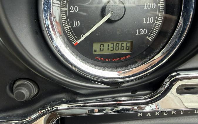 2013 HARLEY-DAVIDSON FLHTCUTG TRI GLIDE ULTRA in Aniv. Bronze/Black