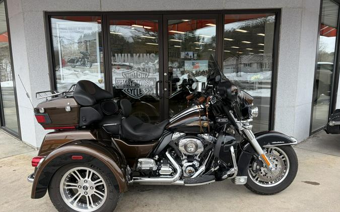 2013 HARLEY-DAVIDSON FLHTCUTG TRI GLIDE ULTRA in Aniv. Bronze/Black