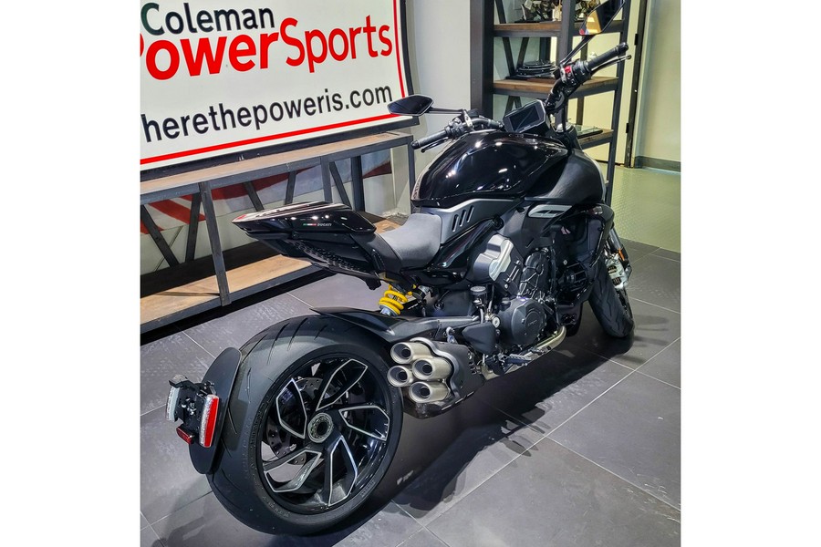 2023 Ducati Diavel V4 - DEMO