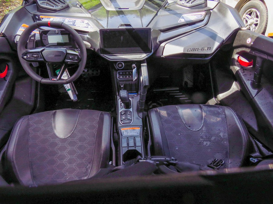2027 Can-Am Maverick R X Rc
