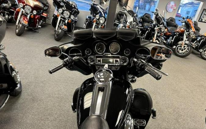 2010 Harley-Davidson® FLHTCU - Ultra Classic® Electra Glide