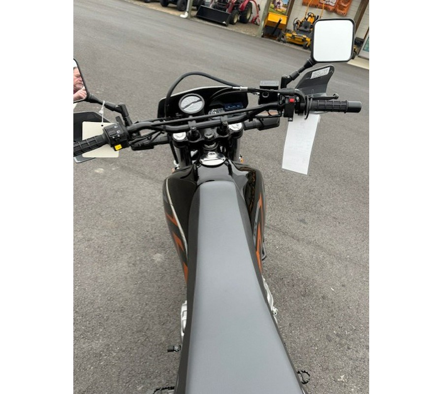2025 Suzuki DR 650SEM5