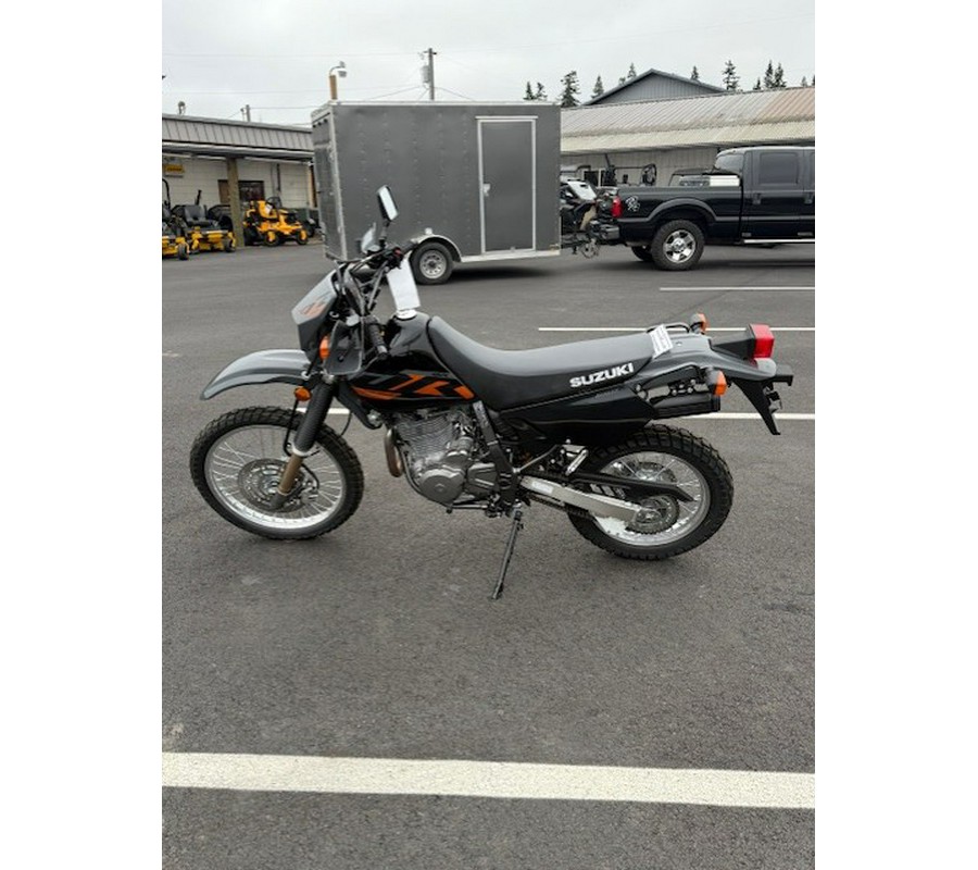 2025 Suzuki DR 650SEM5