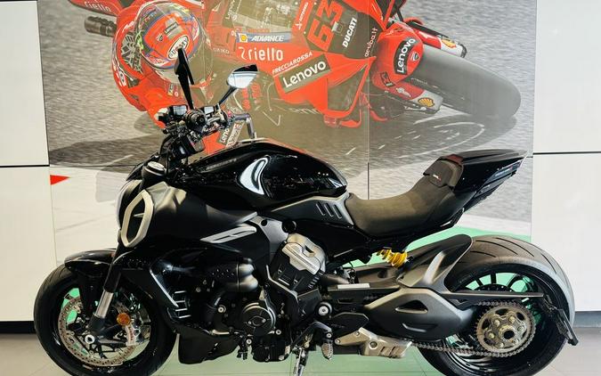 2025 Ducati Diavel V4 Thrilling Black