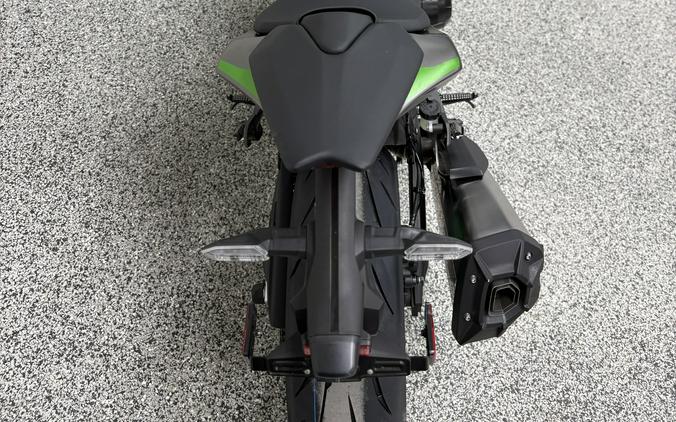 2026 Kawasaki Z1100 SE ABS Metallic Matte Graphenesteel Gray/Metallic Matte Carbon Gray - K0557