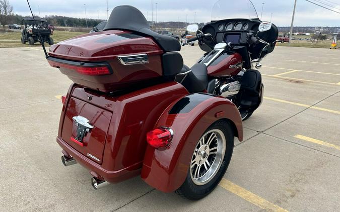 2024 Harley-Davidson Tri Glide Ultra Trike FLHTCUTG