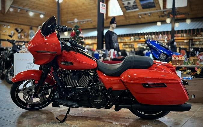 2026 Harley-Davidson® Street Glide® Blood Orange - Black