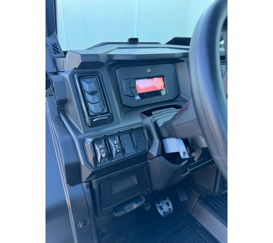 2026 Can-Am Defender XT CAB HD11