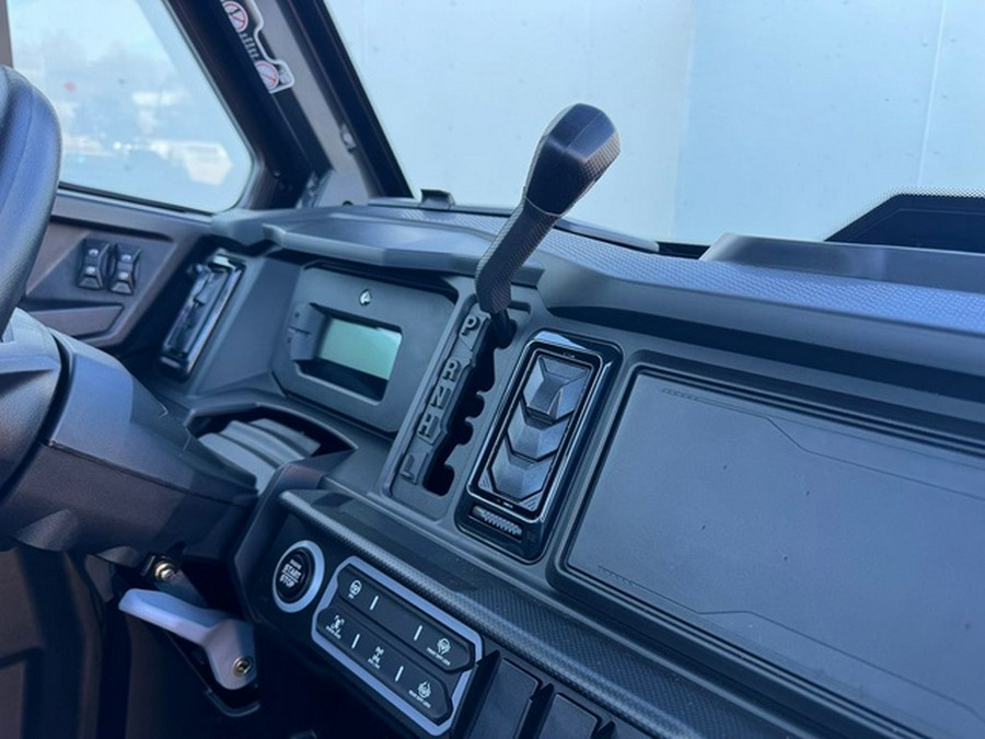 2026 Can-Am Defender XT CAB HD11