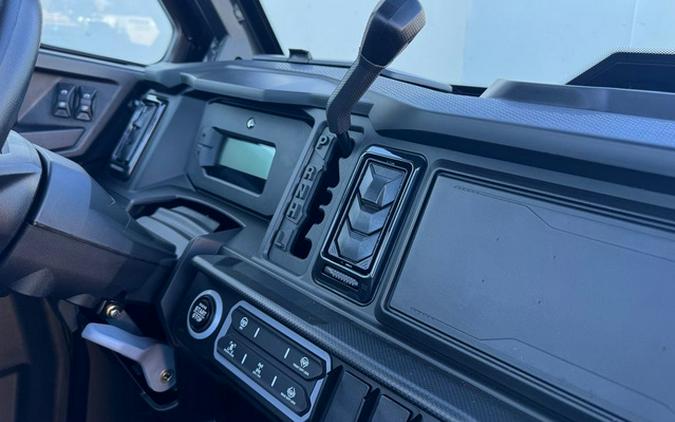 2026 Can-Am Defender XT CAB HD11