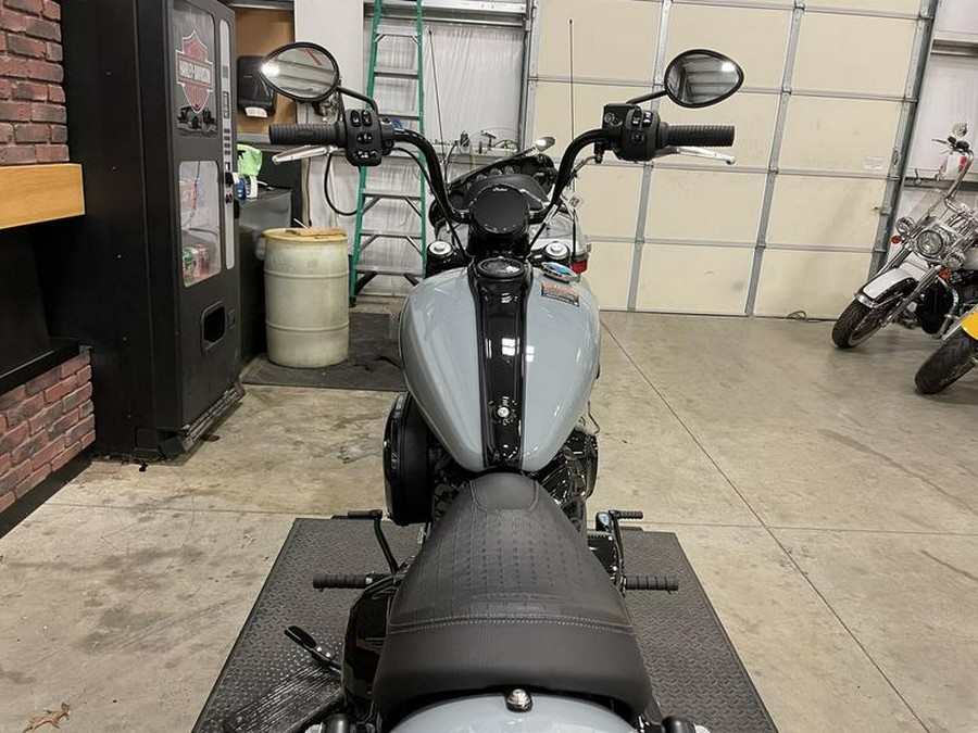 2024 Indian Motorcycle® Chief Bobber Dark Horse® Storm Gray