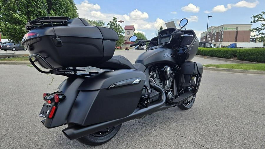 2024 Indian Motorcycle® Pursuit® Dark Horse® with PowerBand Audio Package Black Smoke