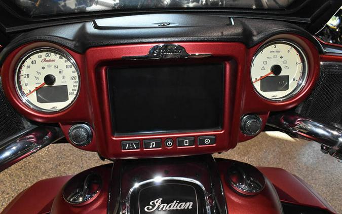 2017 Indian Motorcycle® Roadmaster® Icon Mesa Red Smoke & Thunder Black