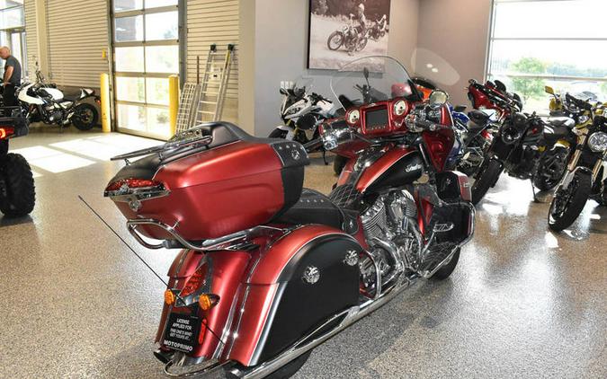 2017 Indian Motorcycle® Roadmaster® Icon Mesa Red Smoke & Thunder Black