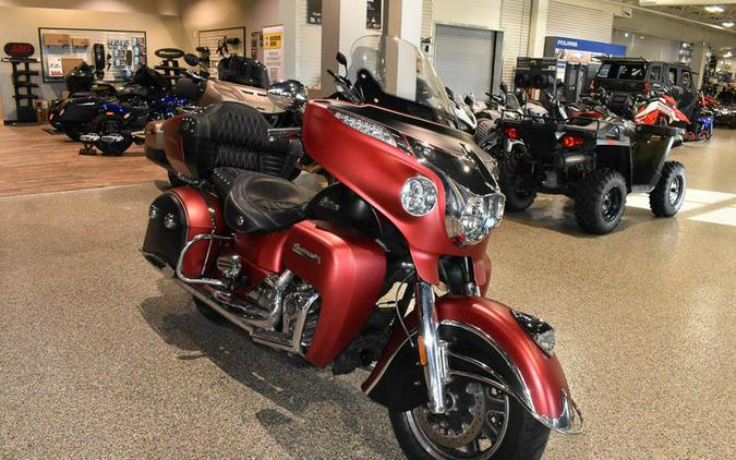 2017 Indian Motorcycle® Roadmaster® Icon Mesa Red Smoke & Thunder Black