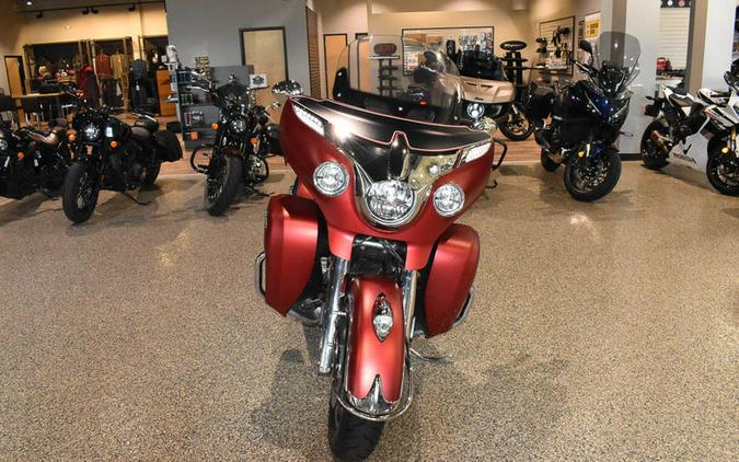2017 Indian Motorcycle® Roadmaster® Icon Mesa Red Smoke & Thunder Black