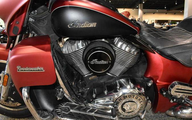 2017 Indian Motorcycle® Roadmaster® Icon Mesa Red Smoke & Thunder Black