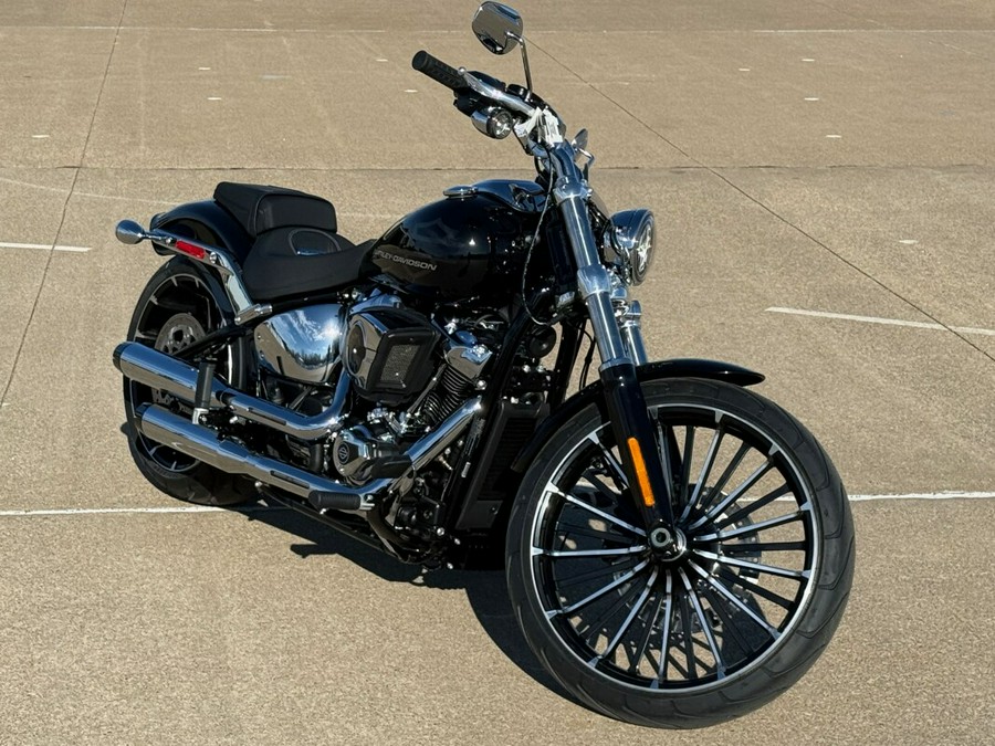 2025 Harley-Davidson® Breakout® Vivid Black