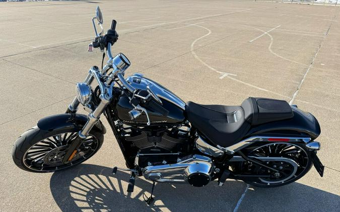 2025 Harley-Davidson® Breakout® Vivid Black