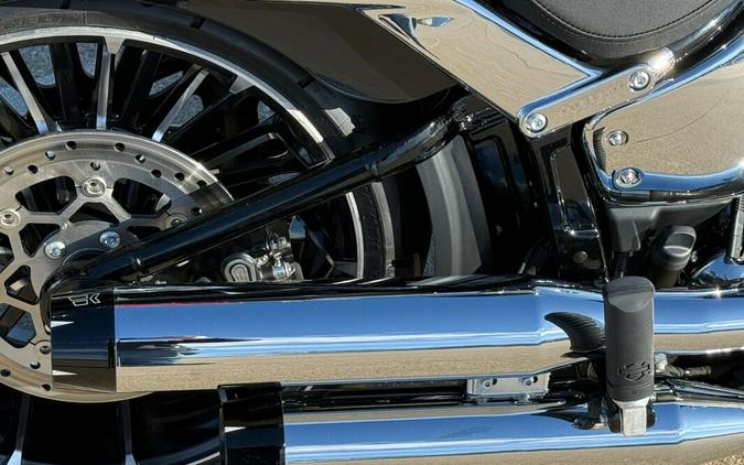 2025 Harley-Davidson® Breakout® Vivid Black