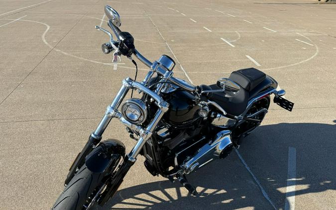 2025 Harley-Davidson® Breakout® Vivid Black