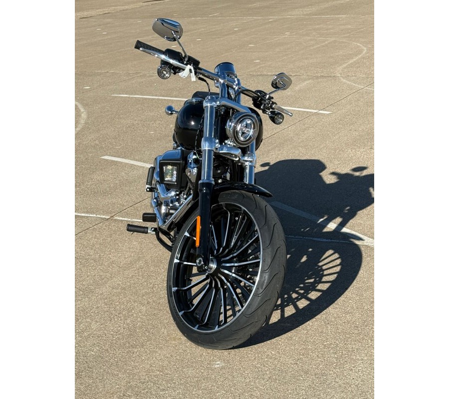 2025 Harley-Davidson® Breakout® Vivid Black