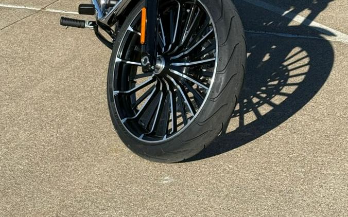 2025 Harley-Davidson® Breakout® Vivid Black