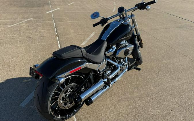 2025 Harley-Davidson® Breakout® Vivid Black