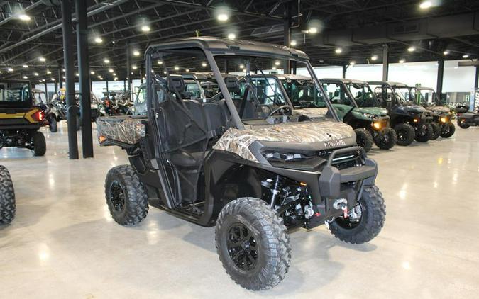 2026 Can-Am® SSV DEF XT 65 HD11 CA 26