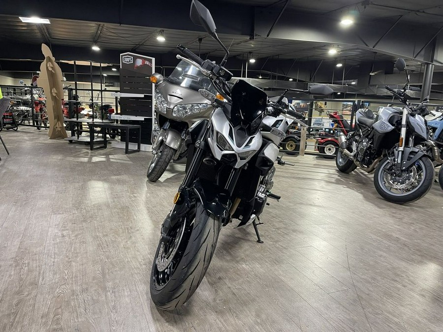 2025 Kawasaki Z900 ABS Galaxy Silver/Metallic Spark Black